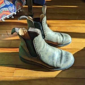 Blundstone hi top Chelsea boots